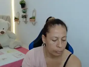 Mature_martina  live sex cam