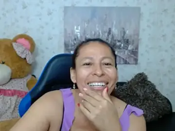 Mature_martina  live sex cam