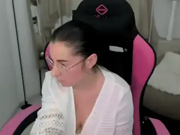 ChloeVibee  live sex cam