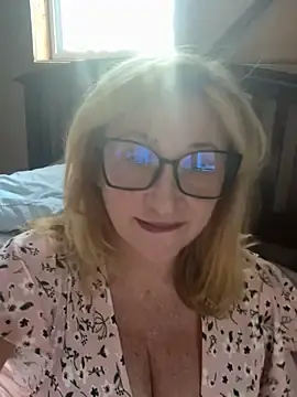 EllaMilfy  live sex cam