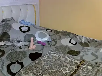 PetiteAlluree  live sex cam