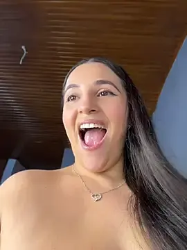 Taylortits  live sex cam