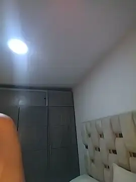 Laurita44  live sex cam
