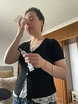 Mama202688  live sex cam