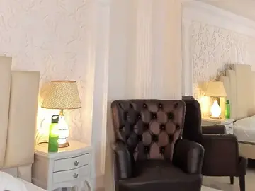 EbonyEbele  live sex cam