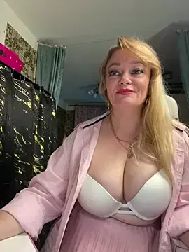 Sweet-blonde  live sex cam