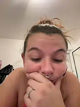 Lilichaudee  live sex cam
