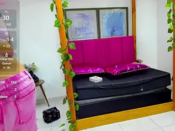 Lussyevans24  live sex cam