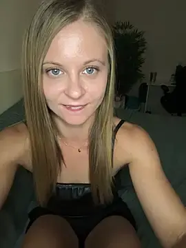 JuicyLucy06  live sex cam