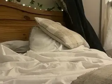 MilkMaid20  live sex cam