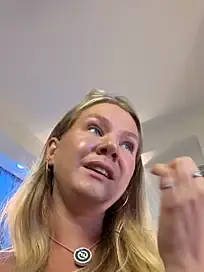 Teasecake  live sex cam