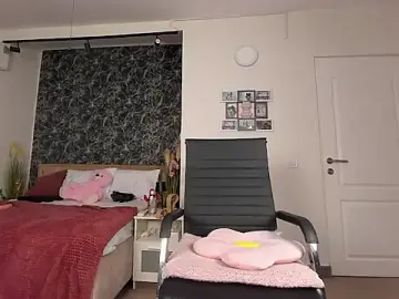 ZuriSaint  live sex cam