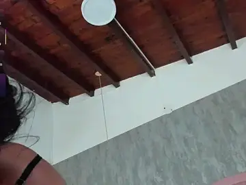 Naomidibello  live sex cam