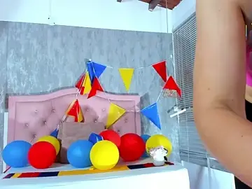 Naomidibello  live sex cam