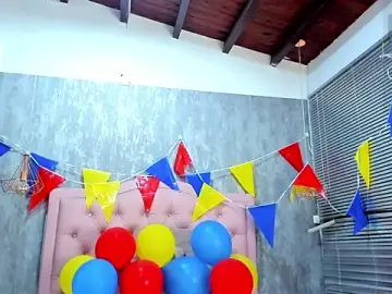 Naomidibello  live sex cam