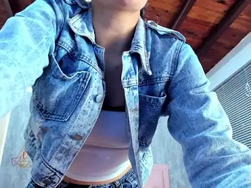 Naomidibello  live sex cam
