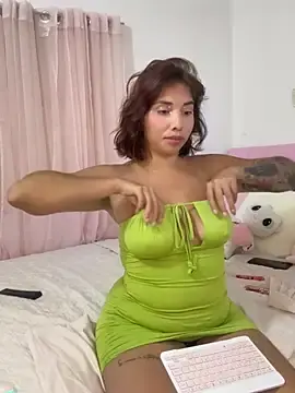 LucyMartelli  live sex cam
