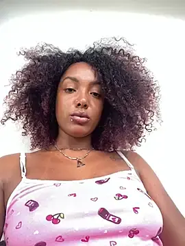 Ebonys32  live sex cam