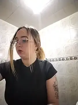 Liaroberts1  live sex cam