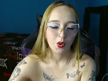 Liaroberts1  live sex cam