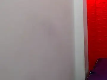 Skinnysaray24  live sex cam
