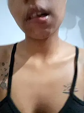 Yesikit  live sex cam