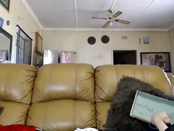 Gucci_Bx  live sex cam