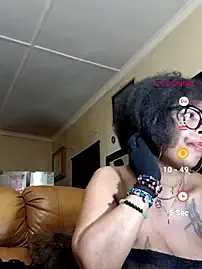 Gucci_Bx  live sex cam