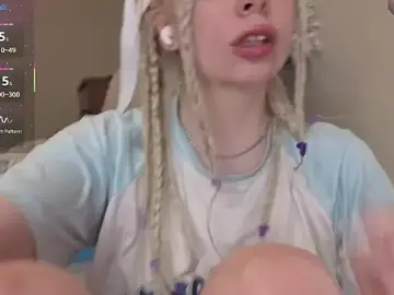 Hueyesiss  live sex cam