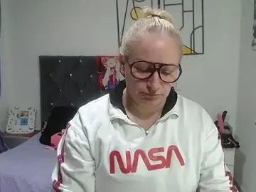 Emperabigbootybigass  live sex cam