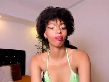 Kiara_Kamau_XXX  live sex cam