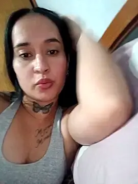 Noeruiz9  live sex cam