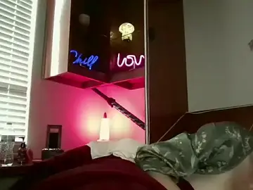 Blondebaddiesummer40  live sex cam