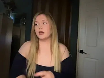 Bluntsandsluts  live sex cam