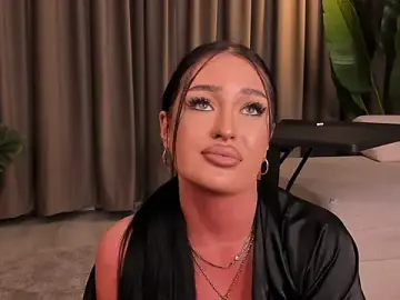 EmeraldKat  live sex cam