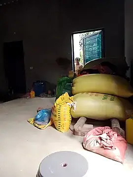 Moon_squirtt  live sex cam