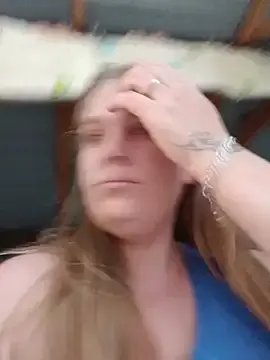 Tatka25  live sex cam