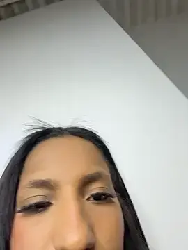 Hotbrunette_mia  live sex cam