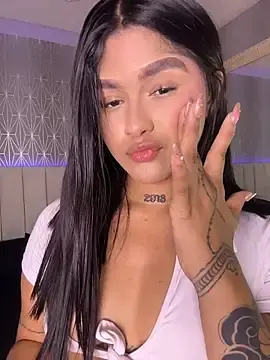 Mia-Medina  live sex cam
