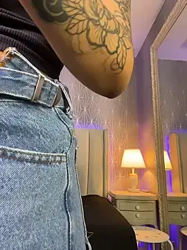 Mia-Medina  live sex cam