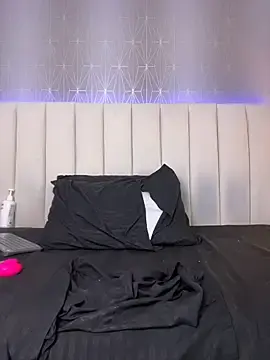 Mia-Medina  live sex cam