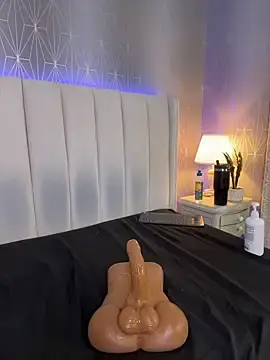 Mia-Medina  live sex cam