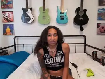 Onlystrings  live sex cam