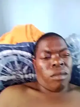 Slutytee  live sex cam