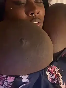 Cocomamii1  live sex cam