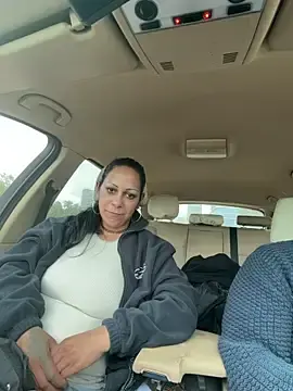 Wildfarmbabe  live sex cam