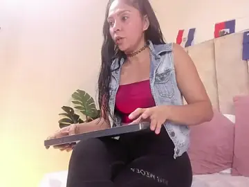 AgathaSavage  live sex cam