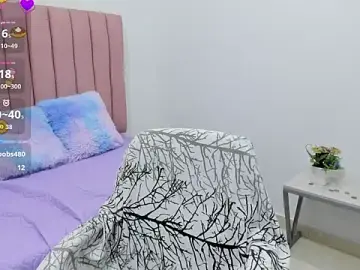 Lindsey8  live sex cam
