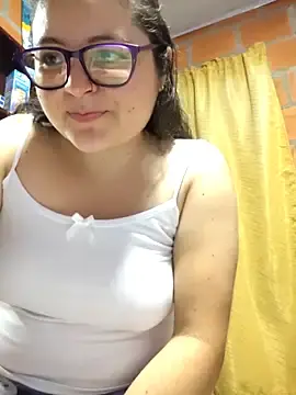 Dark_Cherry20  live sex cam