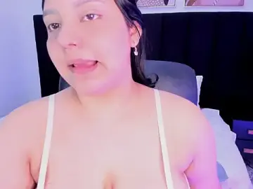 Dullce77  live sex cam